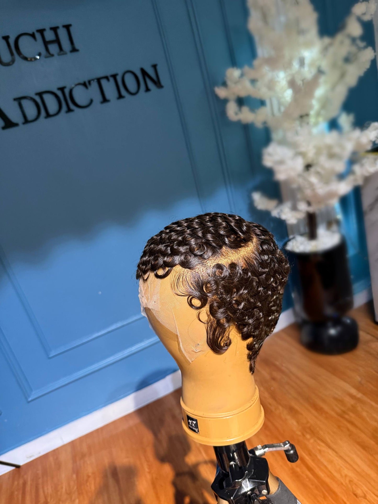 Pixie HD Glueless (curls on the forehead)